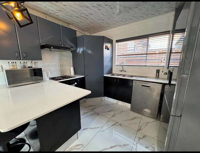 3 BEDROOM CLUSTER FOR SALE IN GLEN MARAIS